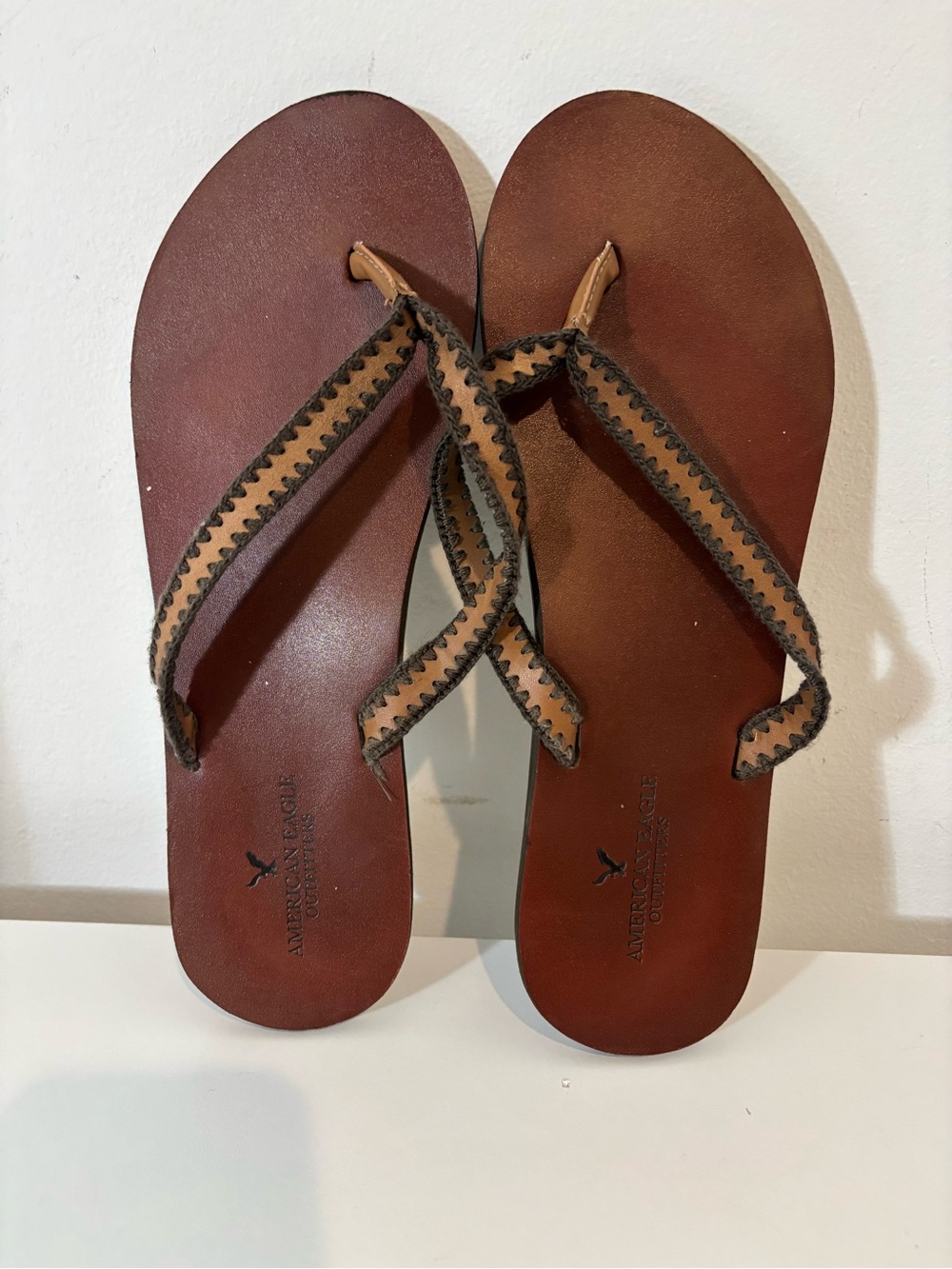 American Eagle Women Size 10 Brown Flip Flops Summer Casual Vacation Sandals